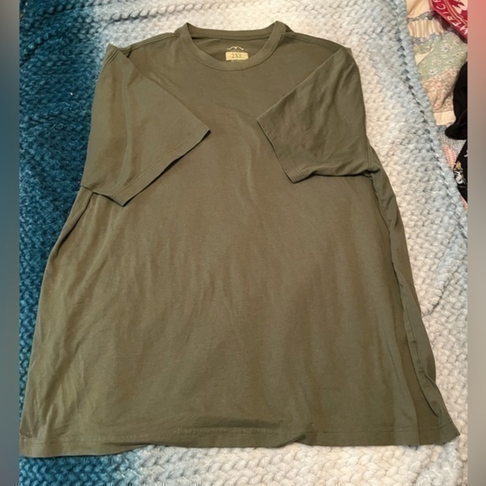 Mens Blue Mountain Olive Green tee shirt.

Gently worn, olive green drab tee